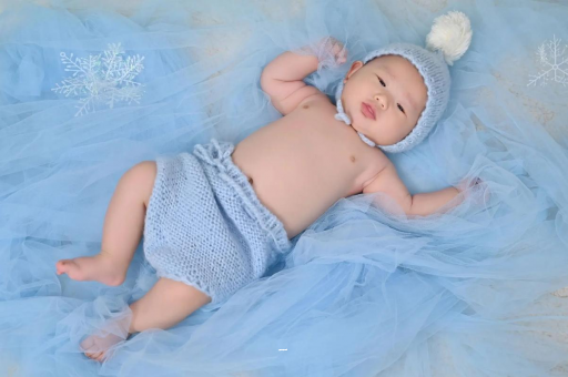 林芝摸孕妇肚子沾喜气